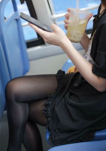 女性黑色蕾丝抹胸开叉短裙拔萝卜
