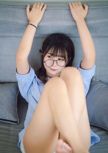 女大学生精油按摩