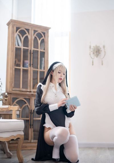 一边亲一边摸下奶免费