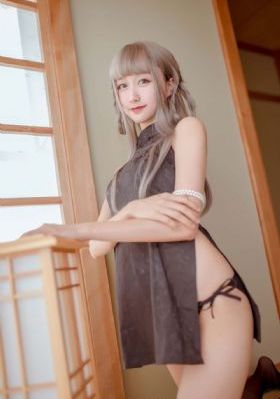 《年轻的女教师2》在线观看